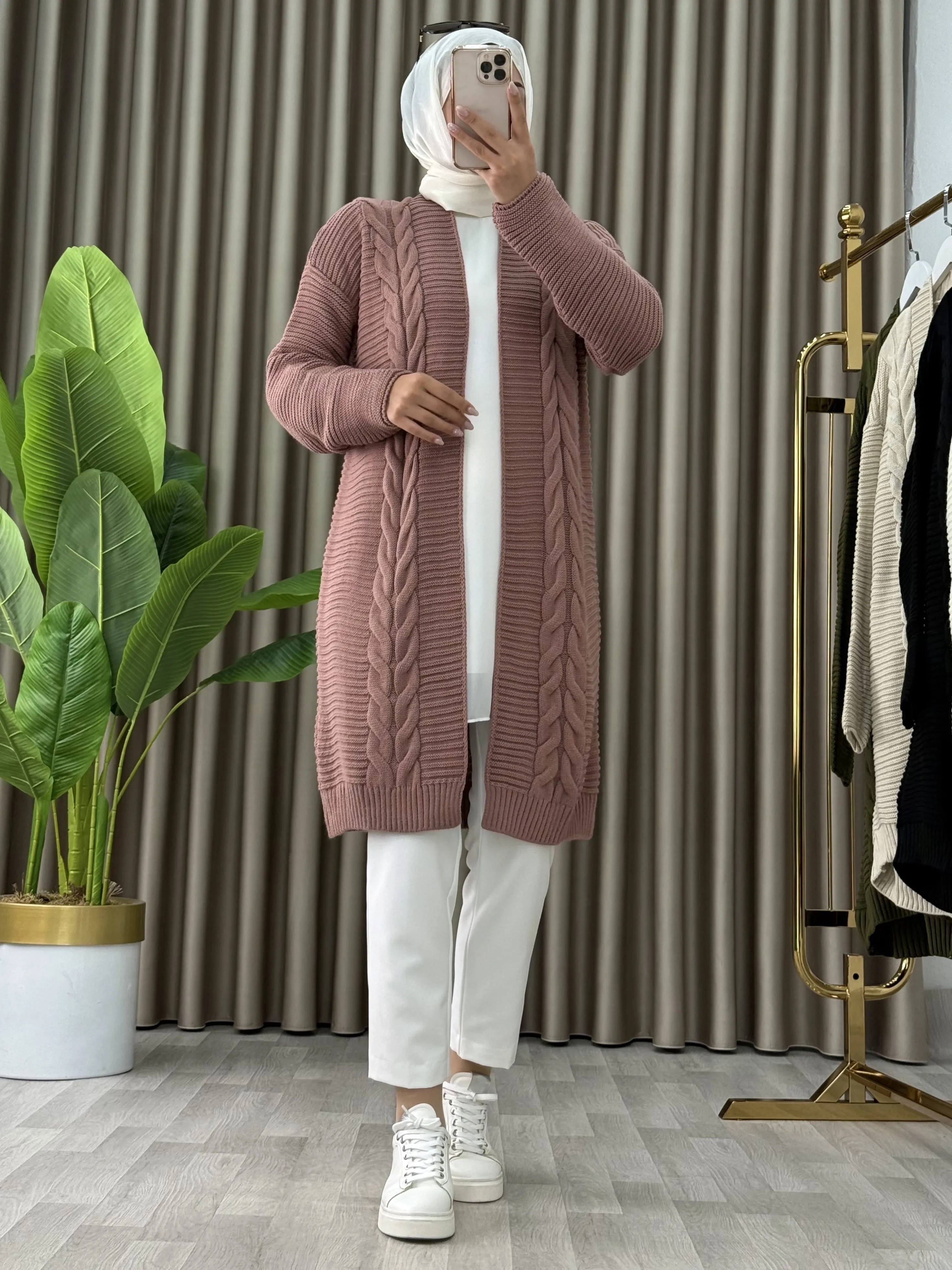 BELİZ HIRKA